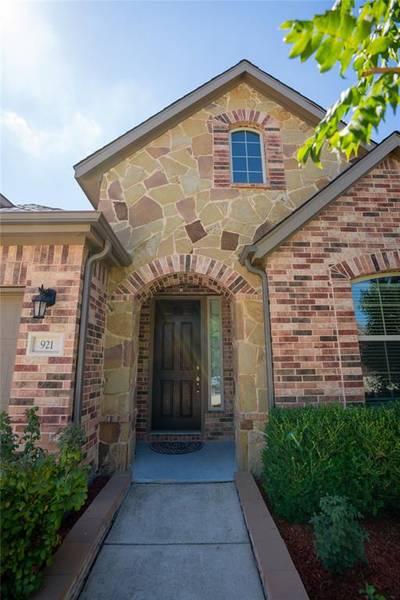 921 Cypress Hill Drive, Little Elm, TX 75068