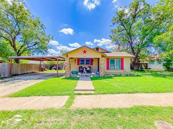 717 W 3rd Street, Baird, TX 79504