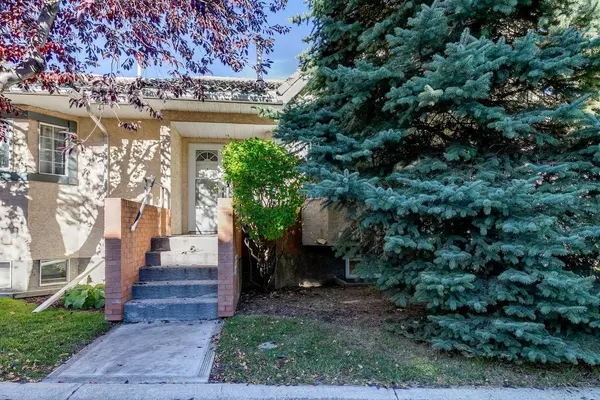 28 Richelieu CT Southwest, Calgary, AB T3E 7E9