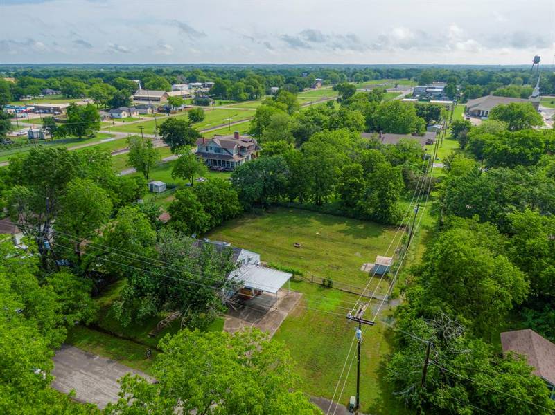 105 S Goodman Avenue, Kerens, TX 75144