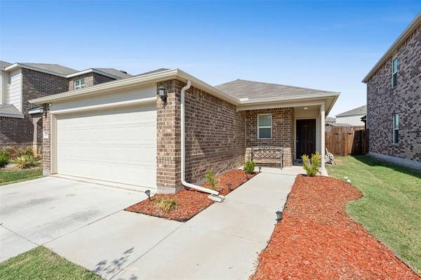 1090 Castroville Drive, Forney, TX 75126