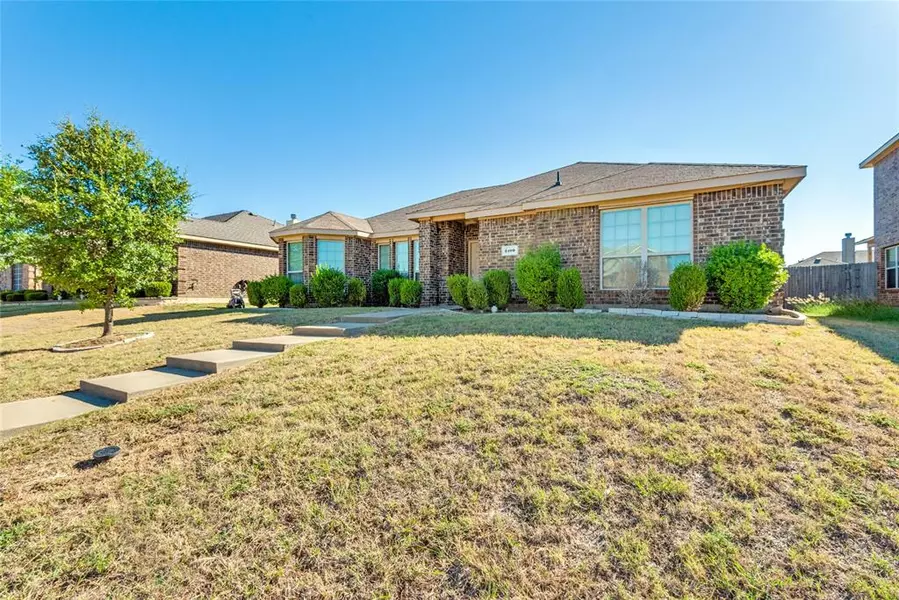 2100 Woodmere Drive, Lancaster, TX 75134