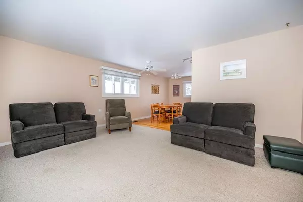 Deep River, ON K0J 1P0,17 KELVIN CRES