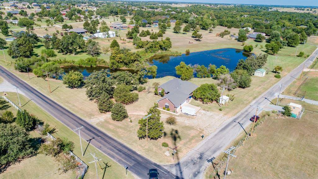 609 S County Line Avenue, Blanchard, OK 73010