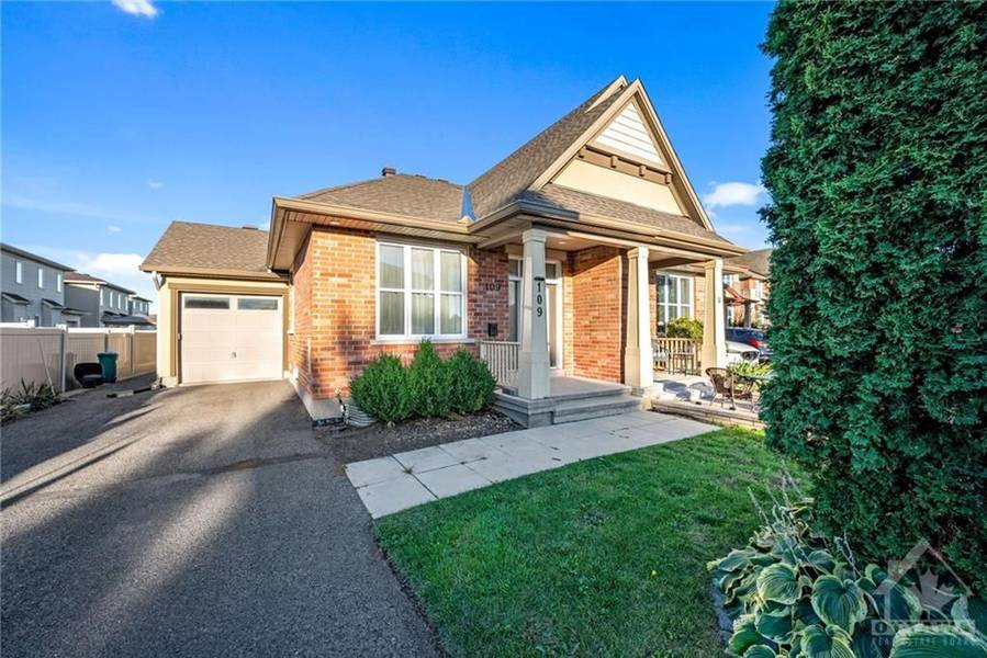 109 BEATRICE DR, Barrhaven, ON K2J 5A4