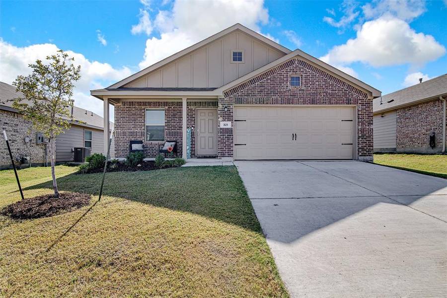 321 Dry Canyon Way, Fort Worth, TX 76052