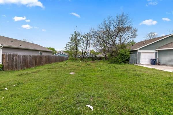 929 E Magnolia Avenue,  Fort Worth,  TX 76104