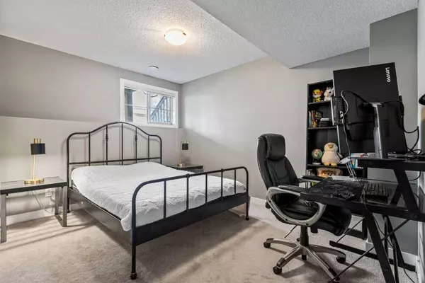 Calgary, AB T3R 0Z8,528 Sage Hill GRV NW