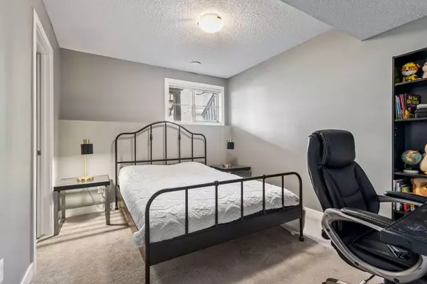 Calgary, AB T3R 0Z8,528 Sage Hill GRV NW