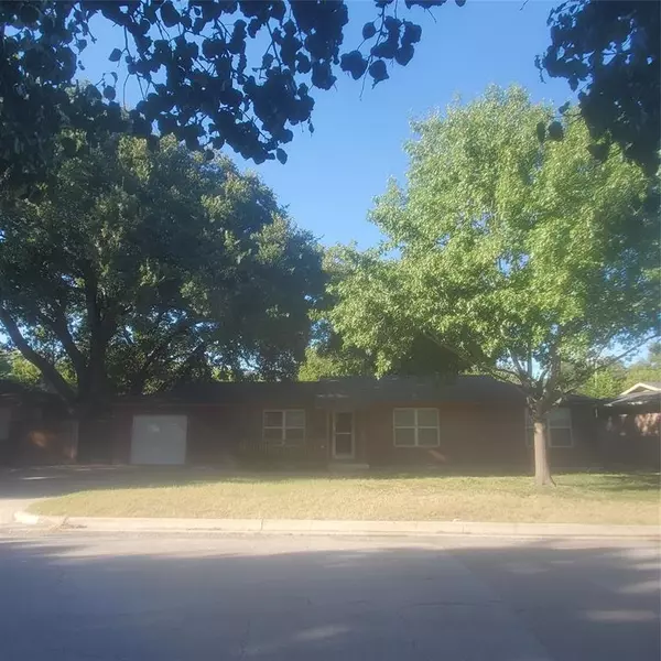 6813 Reeves Street, Richland Hills, TX 76118