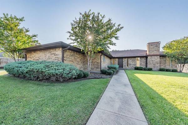 1701 E Valley Lane,  Grand Prairie,  TX 75050