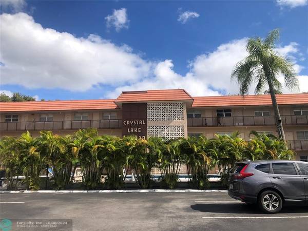 Deerfield Beach, FL 33064,3930 Crystal Lake Dr  #208