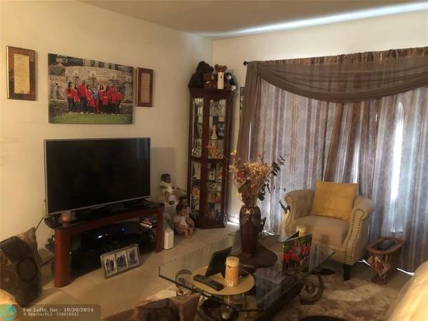 Deerfield Beach, FL 33064,3930 Crystal Lake Dr  #208