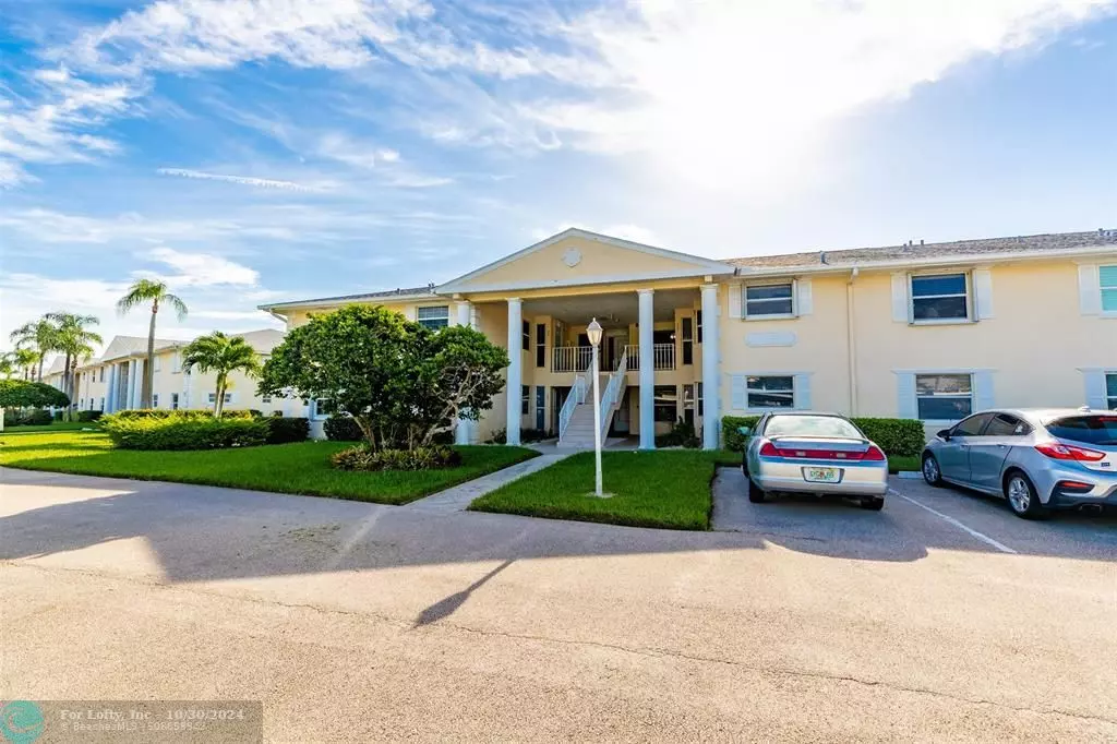 Vero Beach, FL 32962,500 Grove Isle Cir  #202