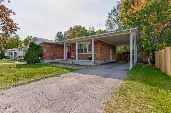 Petawawa, ON K8H 2Y7,3 PINE PL