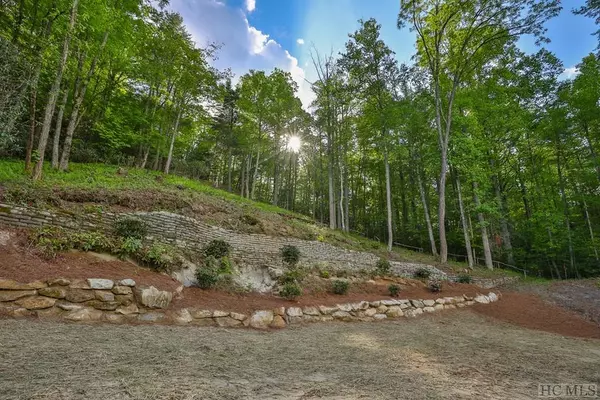 16 Fountainhead Drive, Cashiers, NC 28717