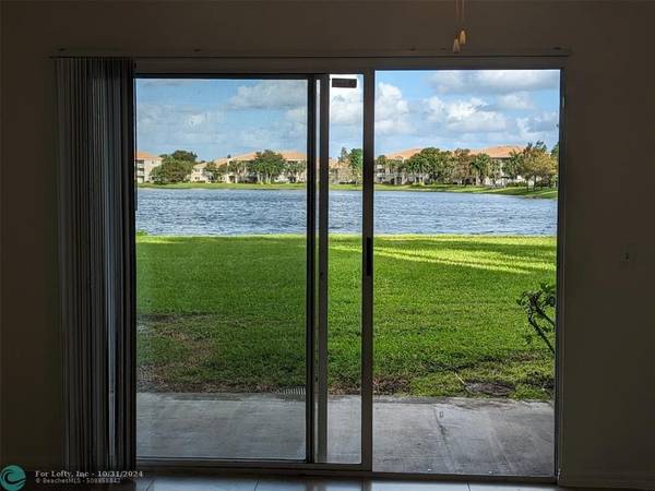 5011 Wiles Rd  #108, Coconut Creek, FL 33073