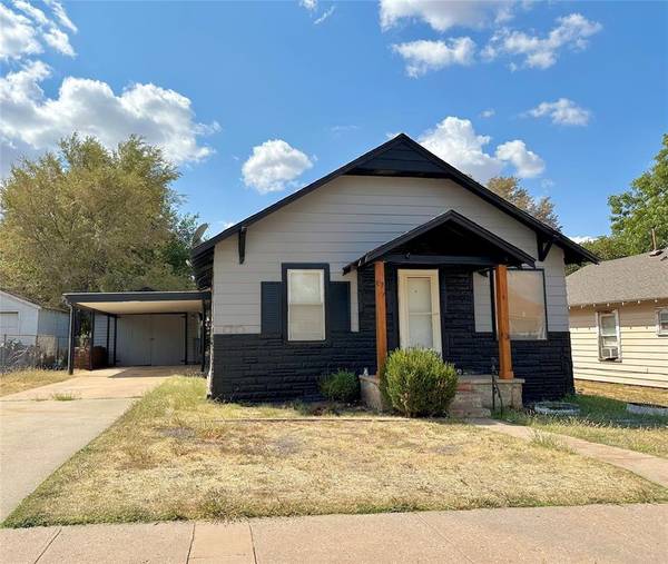 312 S 14th Street, Clinton, OK 73601