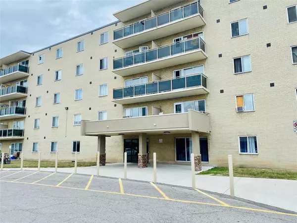 Oshawa, ON L1J 5Z7,936 Glen ST #305