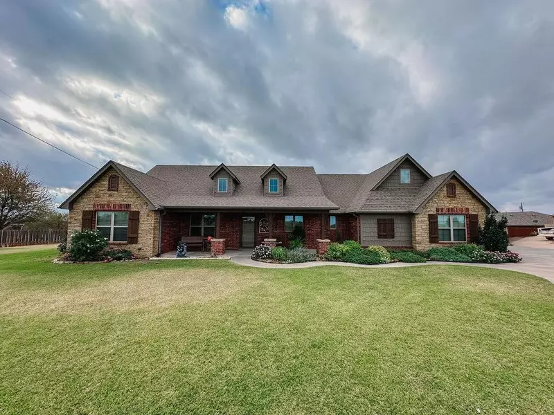 421 W Oklahoma Street, Hinton, OK 73047