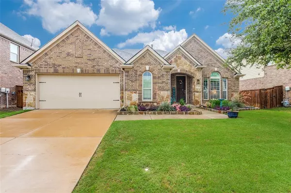 1370 Sandhurst Drive, Roanoke, TX 76262