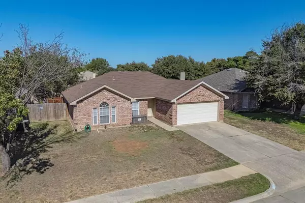 312 Willowstone Trail, Saginaw, TX 76179