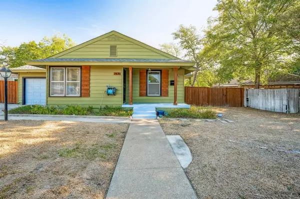 7476 Aberdeen Drive, Fort Worth, TX 76116