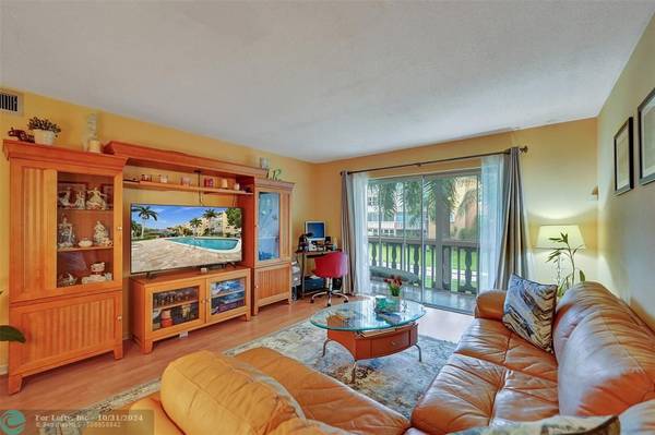 Hallandale Beach, FL 33009,233 NE 14th Ave  #203