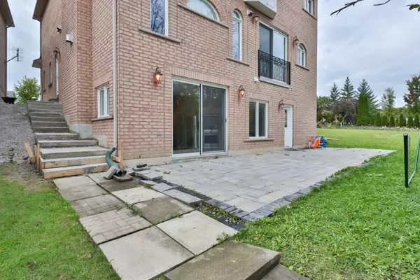 Richmond Hill, ON L4E 4C7,91 Greenbank DR #Bsmt