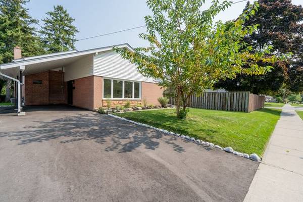 19 Gladsmore CRES, Toronto W10, ON M9W 3Y8