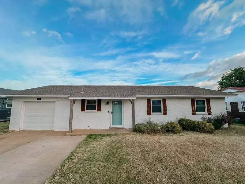 408 E Skyview Drive, Hinton, OK 73047