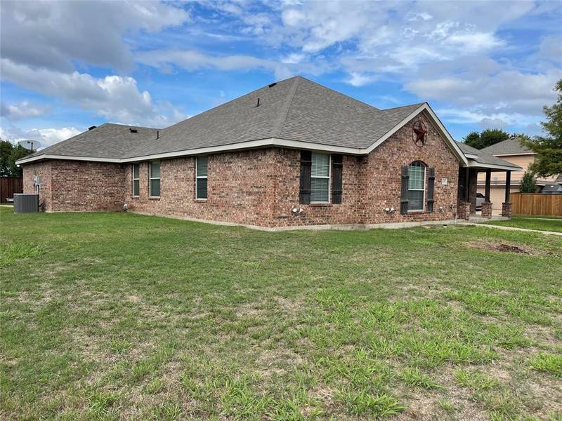 405 Blue Berry Lane, Red Oak, TX 75154