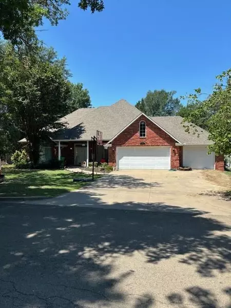 111 S 11th Street, Okemah, OK 74859