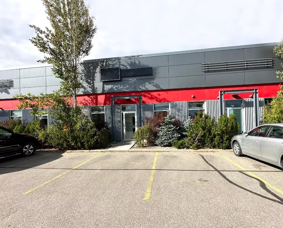 Calgary, AB T2H 1Z5,5721 Burbank RD Southeast