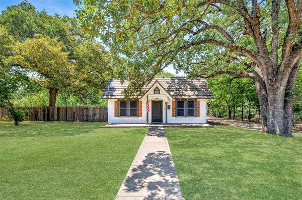 2510 N Hughes Avenue, Fort Worth, TX 76103