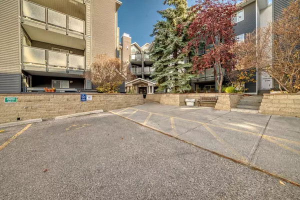 Calgary, AB T3H 3K6,20 Sierra Morena Mews SW #312