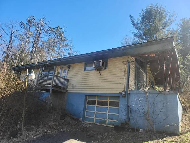 548 Valley Grove Rd, Valley Grove, WV 26060