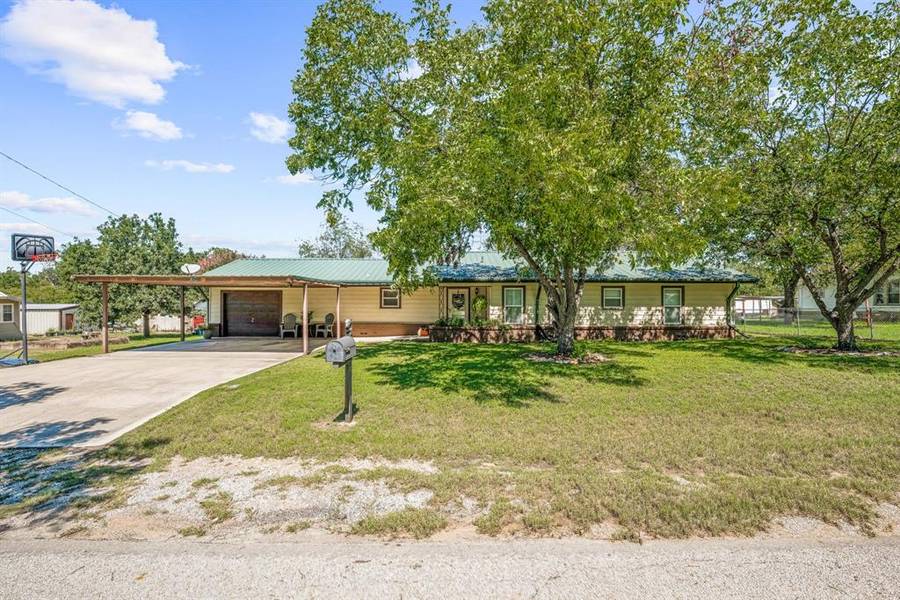 617 E Ross Avenue, De Leon, TX 76444