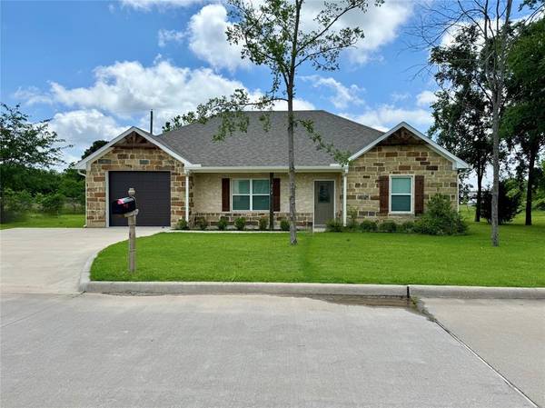 208 Mill Street, Emory, TX 75440