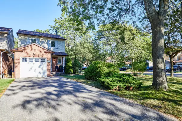 49 Greenfield CRES, Whitby, ON L1N 7G2