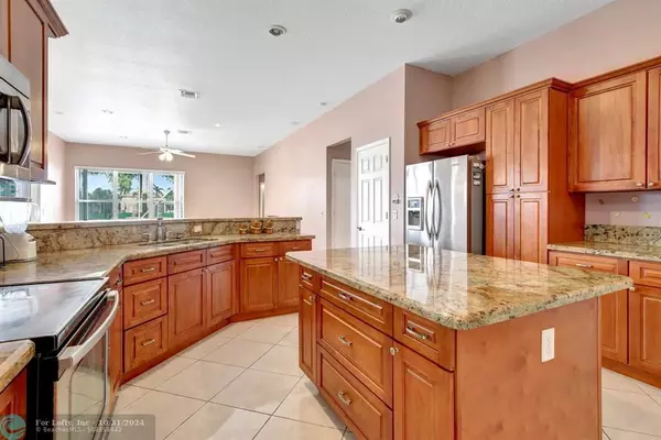 Pembroke Pines, FL 33027,697 SW 159th Way