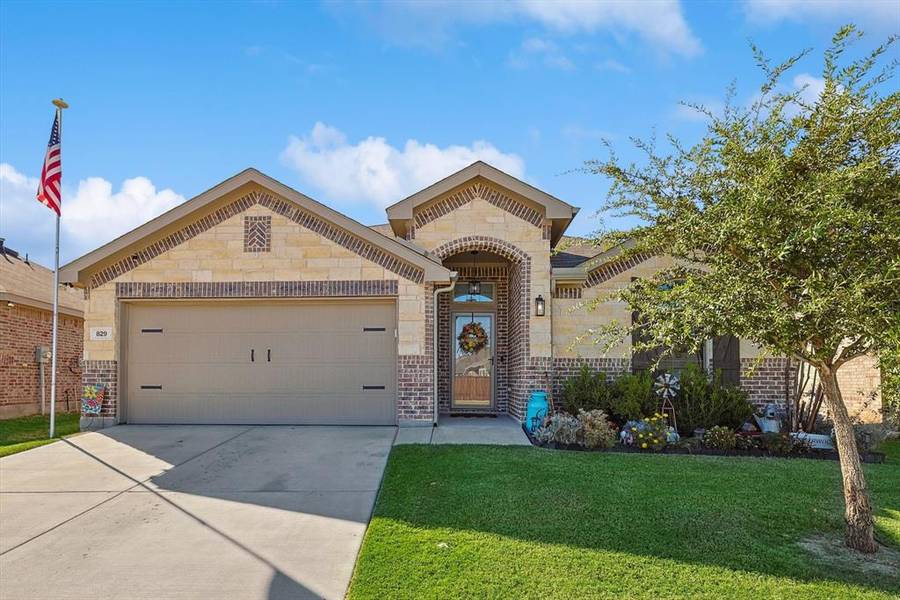 829 Amberwood Court, Fort Worth, TX 76052