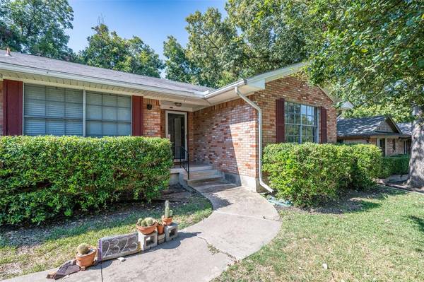 2323 Pinebluff Drive, Dallas, TX 75228