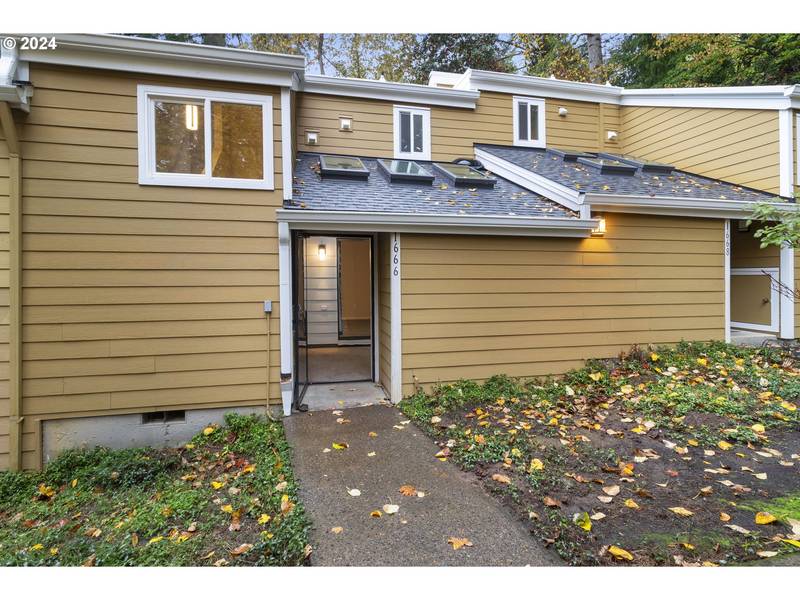 1666 VILLAGE PARK PL, West Linn, OR 97068