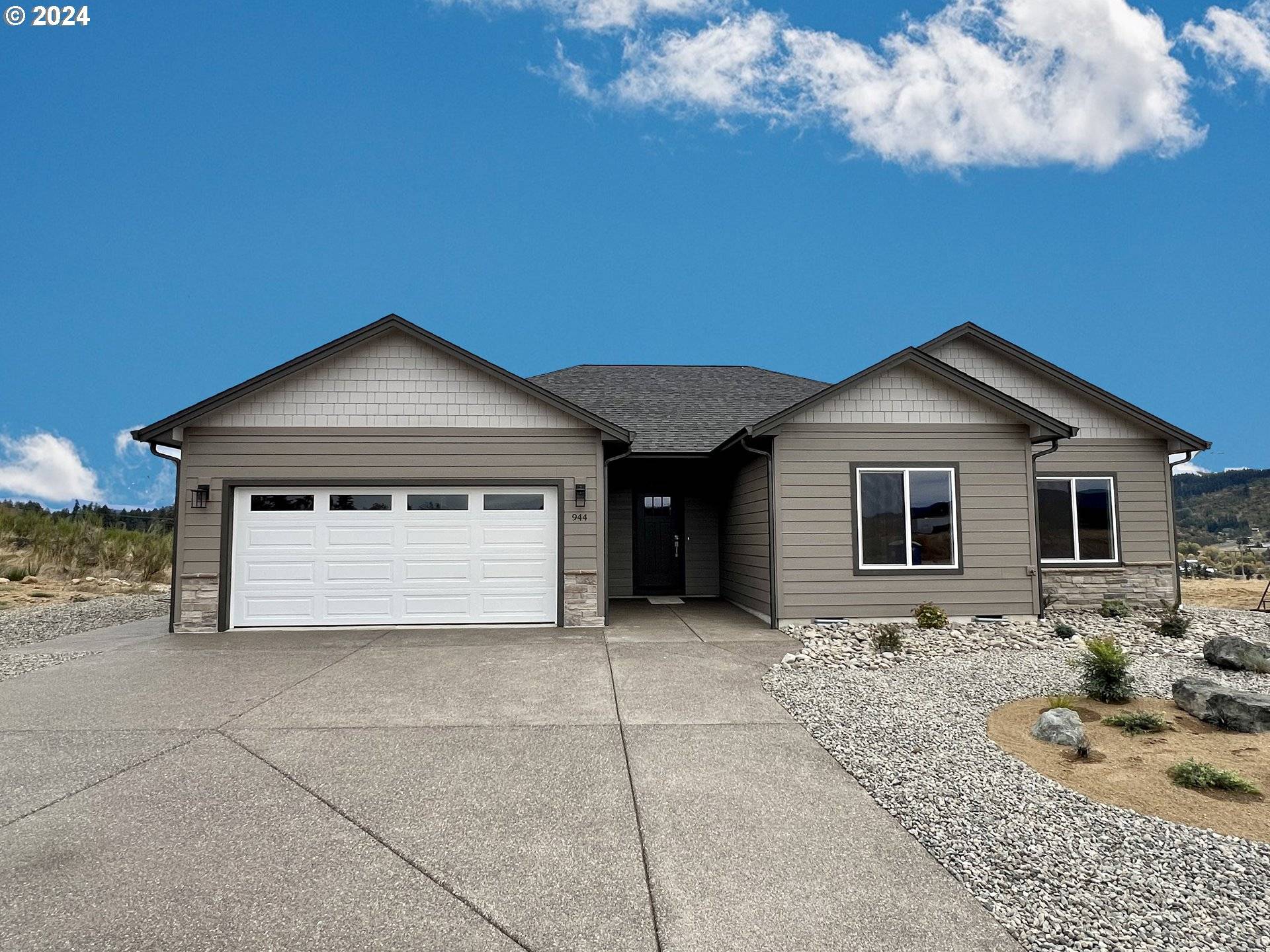 944 Medina AVE, Sutherlin, OR 97479