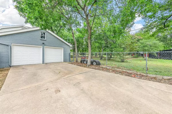 Hurst, TX 76053,1332 Cimarron Trail