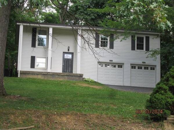 377 Oak Grove Way, Bluefield, VA 24605