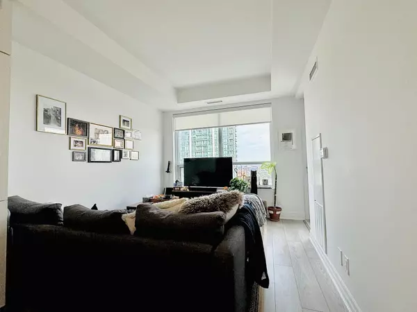 Mississauga, ON L5B 0N3,36 Elm DR #1906