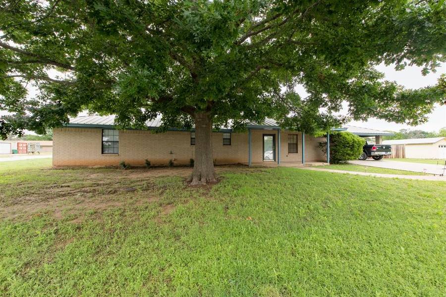 816 N Archer, Henrietta, TX 76365