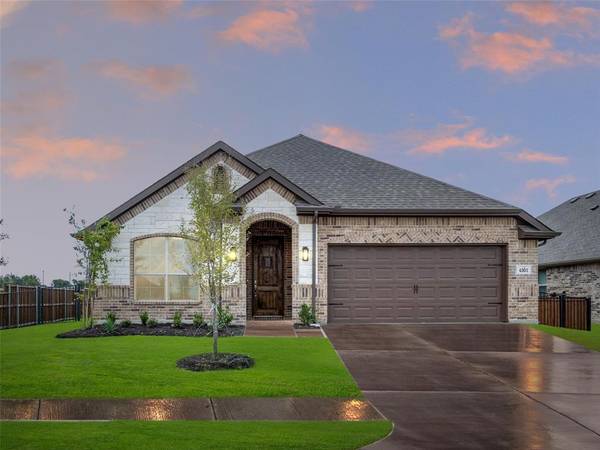 4301 Sun Meadow Drive, Joshua, TX 76058